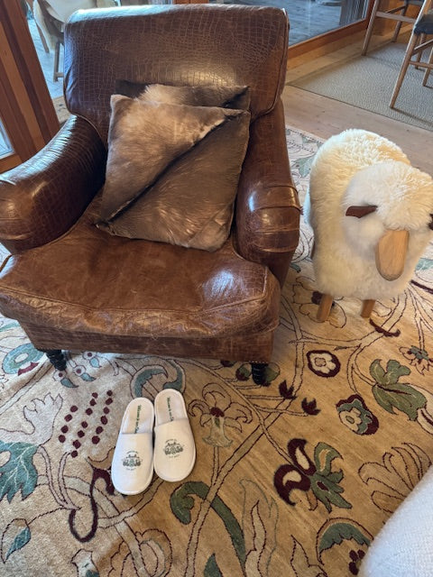 DISPOSABLE GUEST SLIPPERS